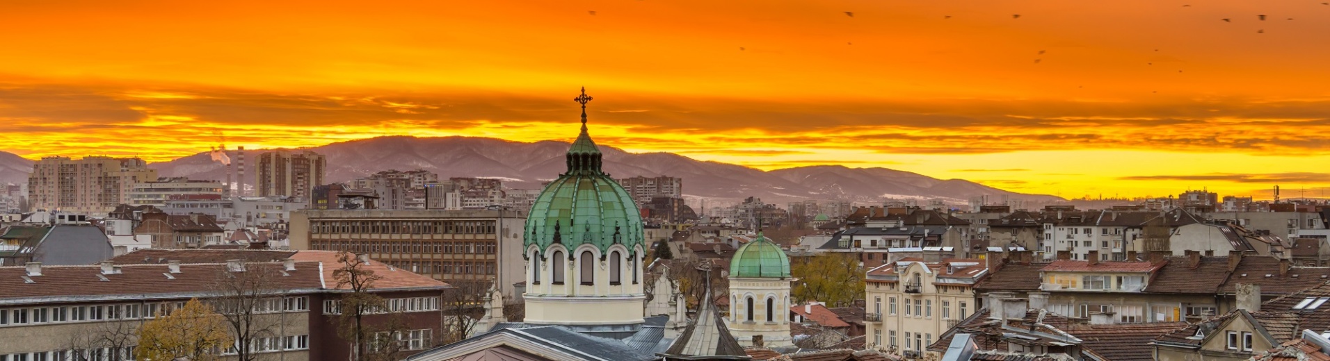Les toits de la ville de Sofia au coucher du soleil