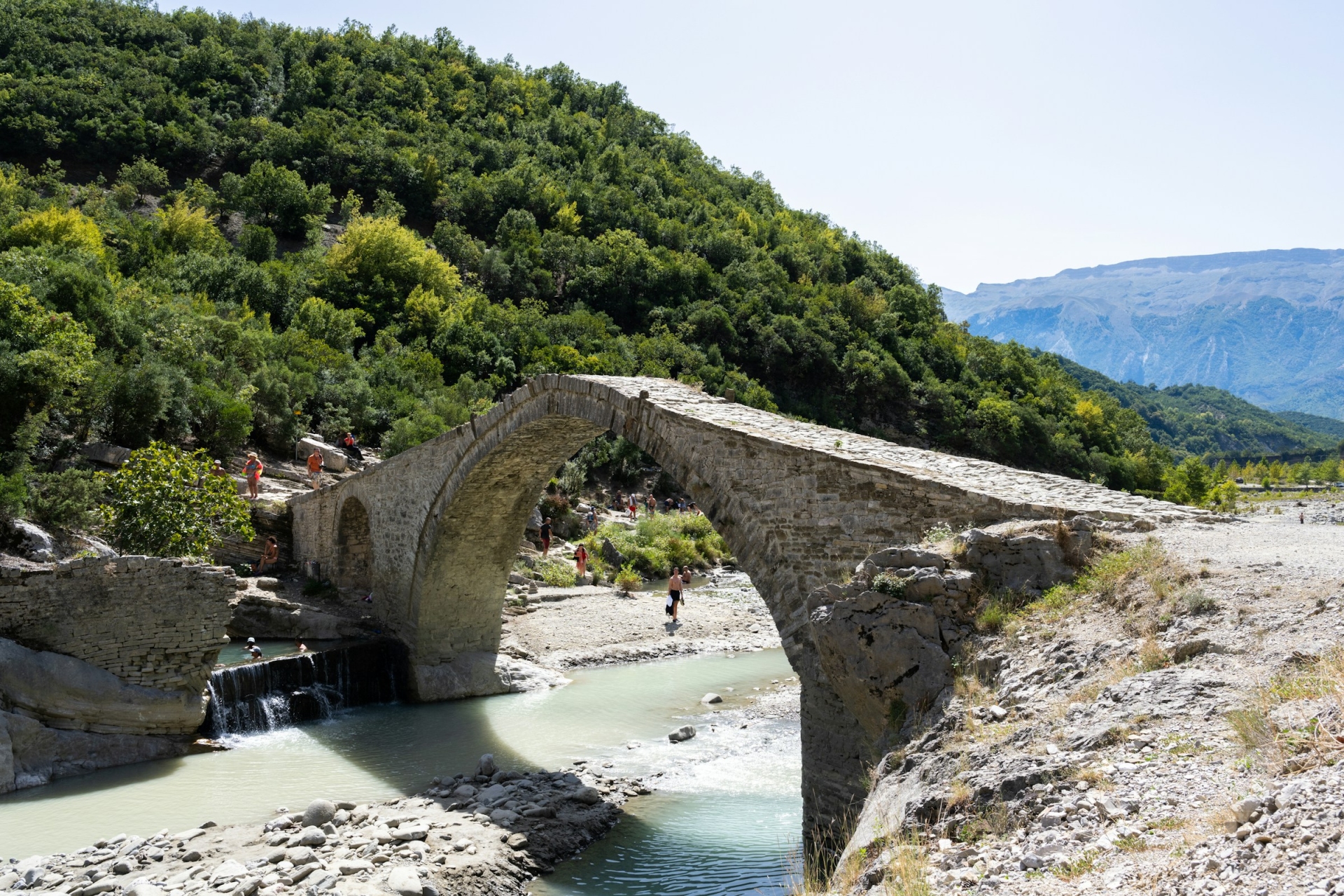 Pont katiu à Permet
